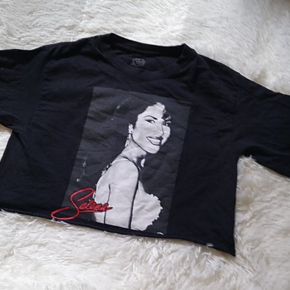 Selena singer black cropped t-shirt